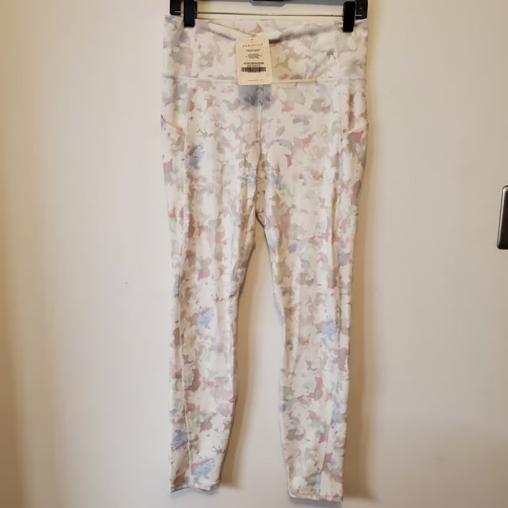 NWT Fabletics Oasis high waisted pocket leggings Size large/10